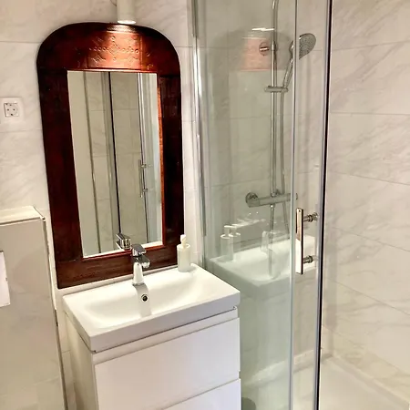 Апартаменты Castle View Terrace Ac Apartment *